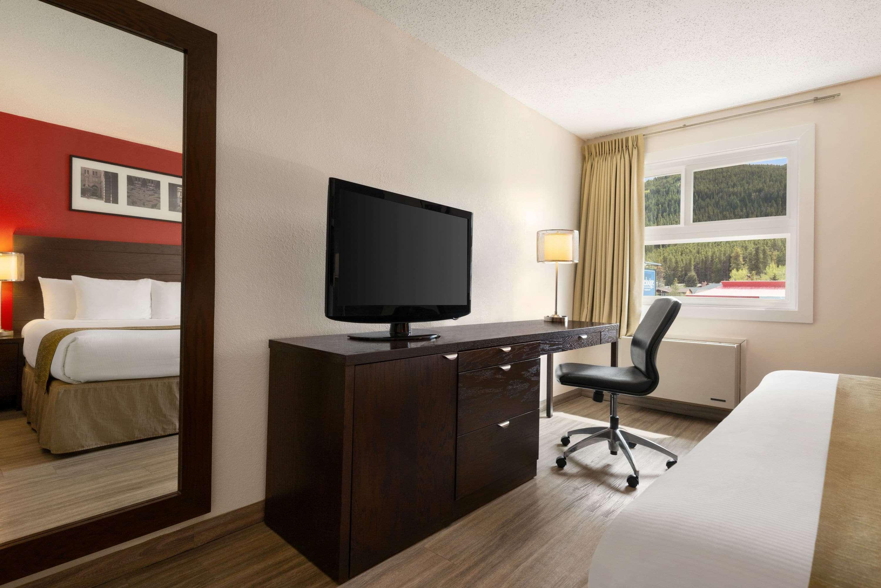 Travelodge By Wyndham Blairmore Экстерьер фото