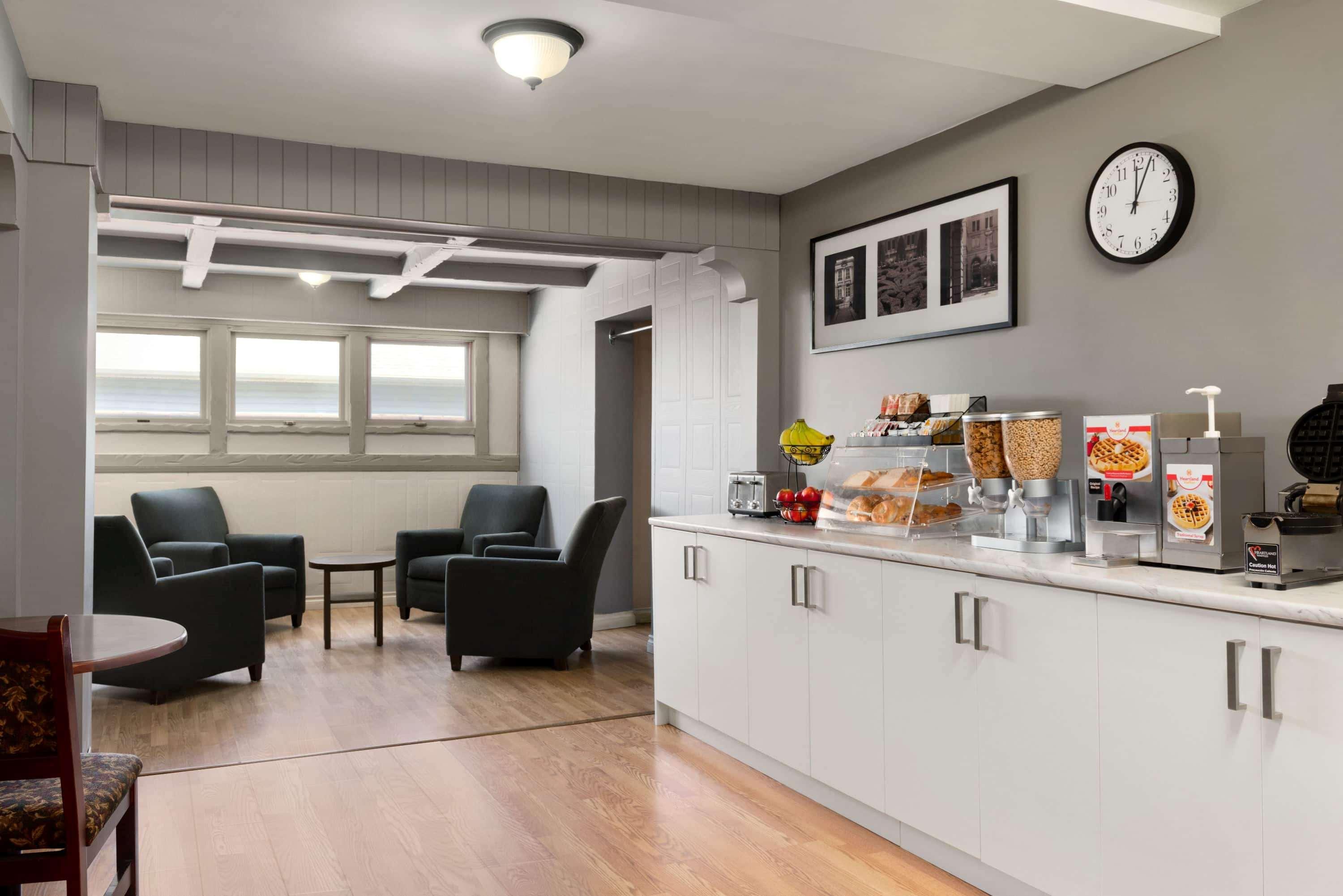 Travelodge By Wyndham Blairmore Экстерьер фото