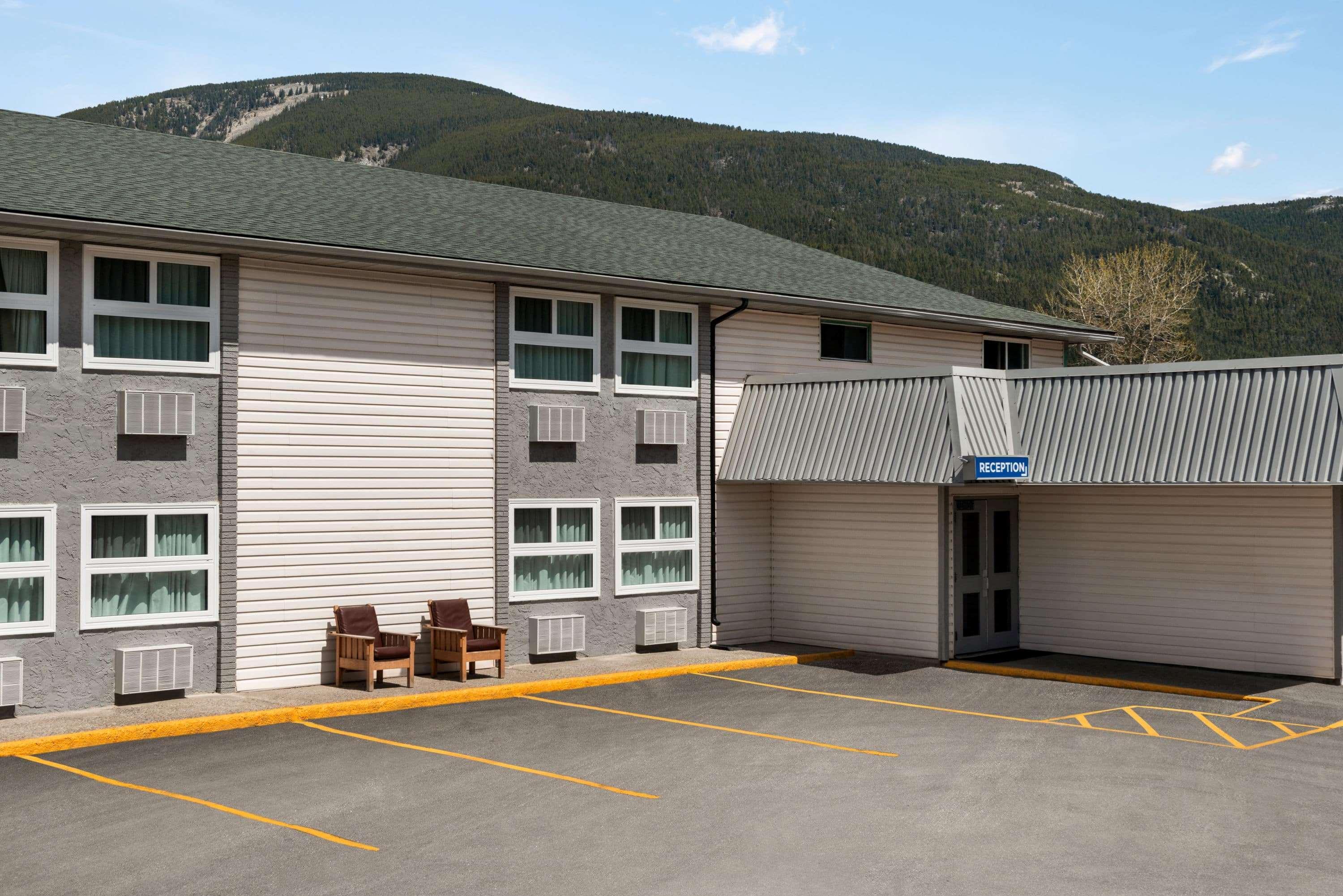Travelodge By Wyndham Blairmore Экстерьер фото