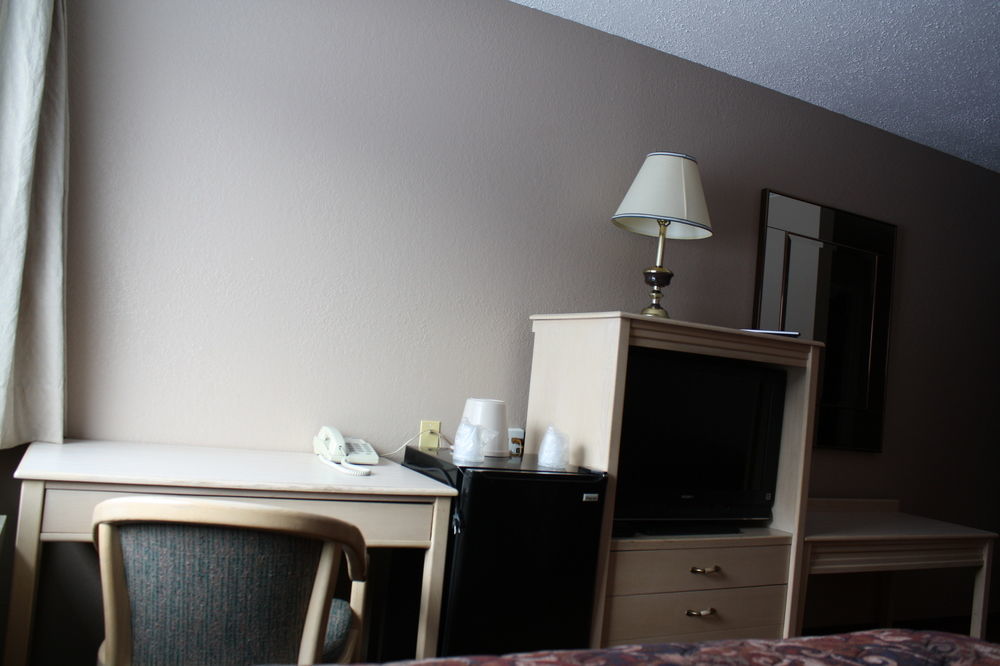 Travelodge By Wyndham Blairmore Экстерьер фото