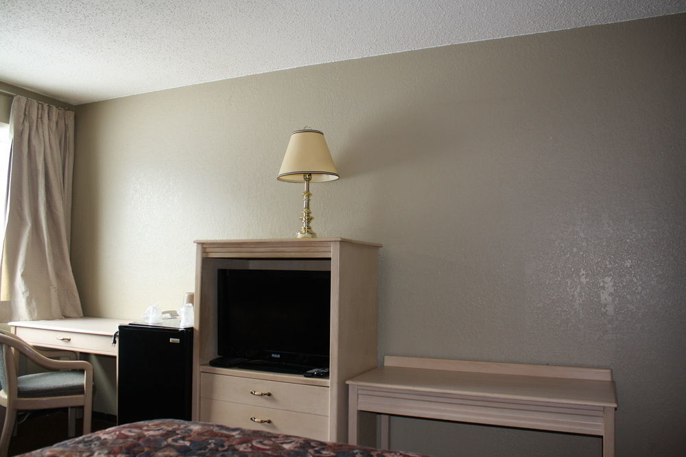 Travelodge By Wyndham Blairmore Экстерьер фото