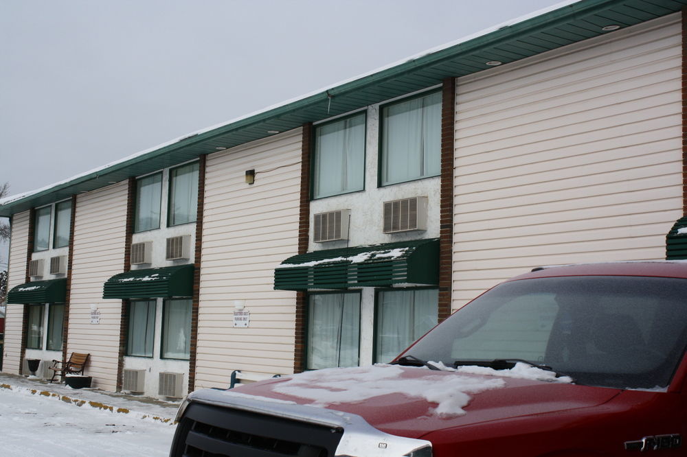 Travelodge By Wyndham Blairmore Экстерьер фото