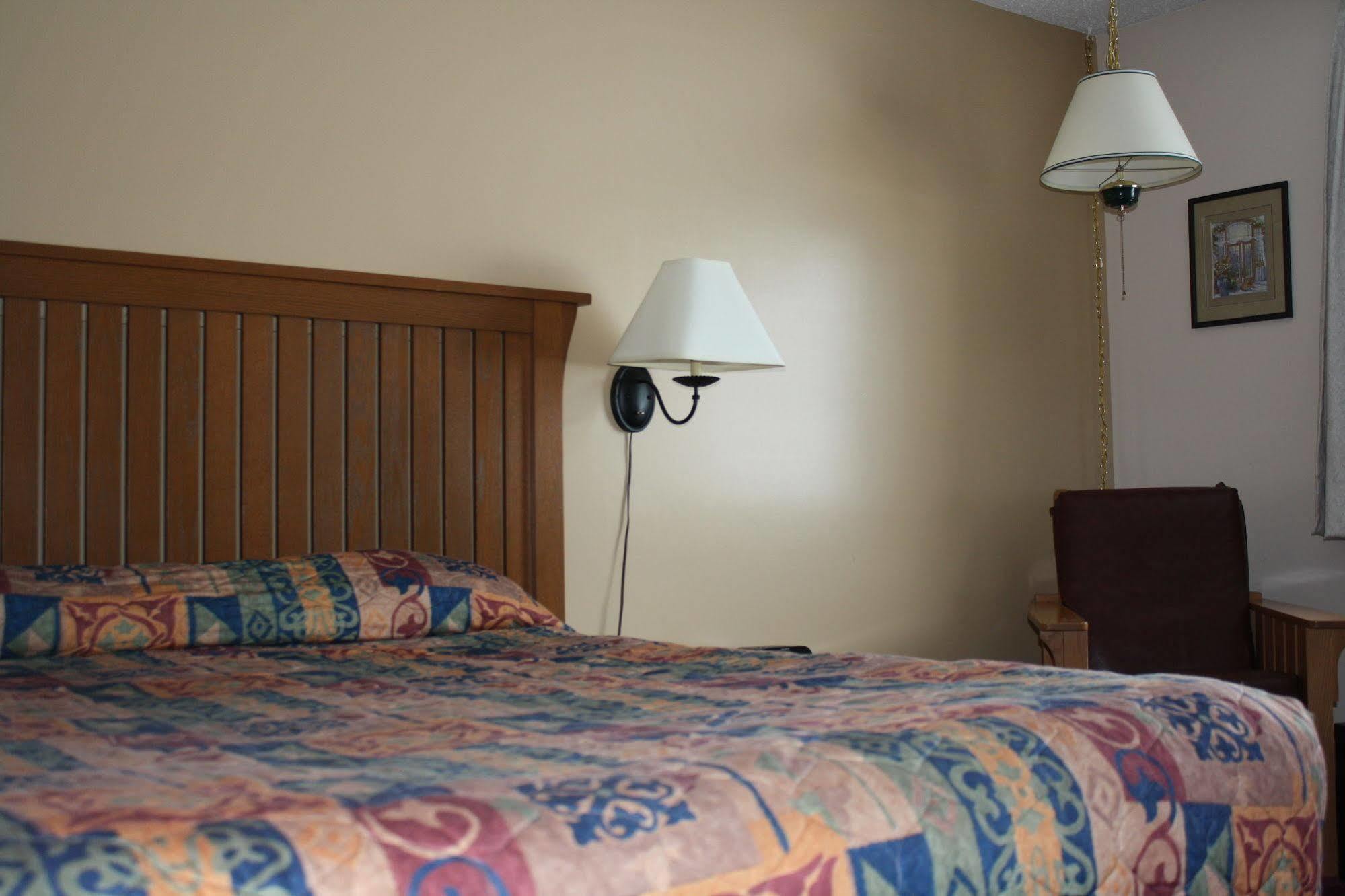 Travelodge By Wyndham Blairmore Экстерьер фото